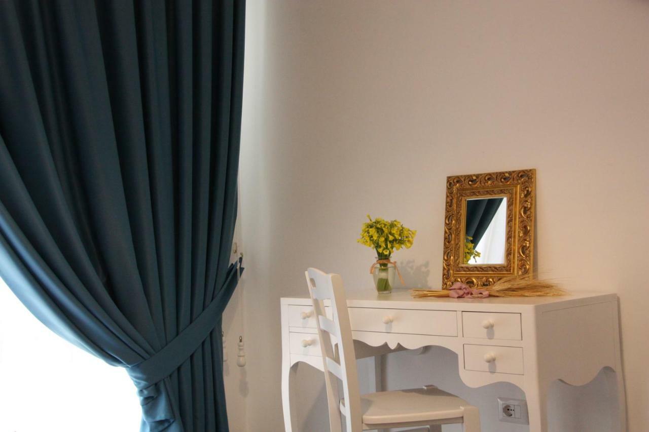 Casa Amigdala Bed & Breakfast กัสเตลลาบาเต ภายนอก รูปภาพ