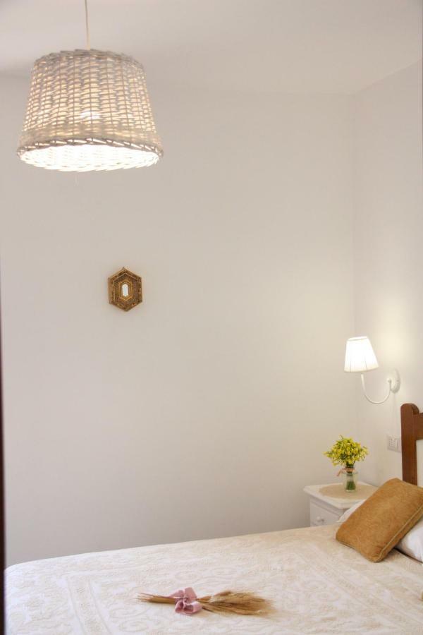 Casa Amigdala Bed & Breakfast กัสเตลลาบาเต ภายนอก รูปภาพ