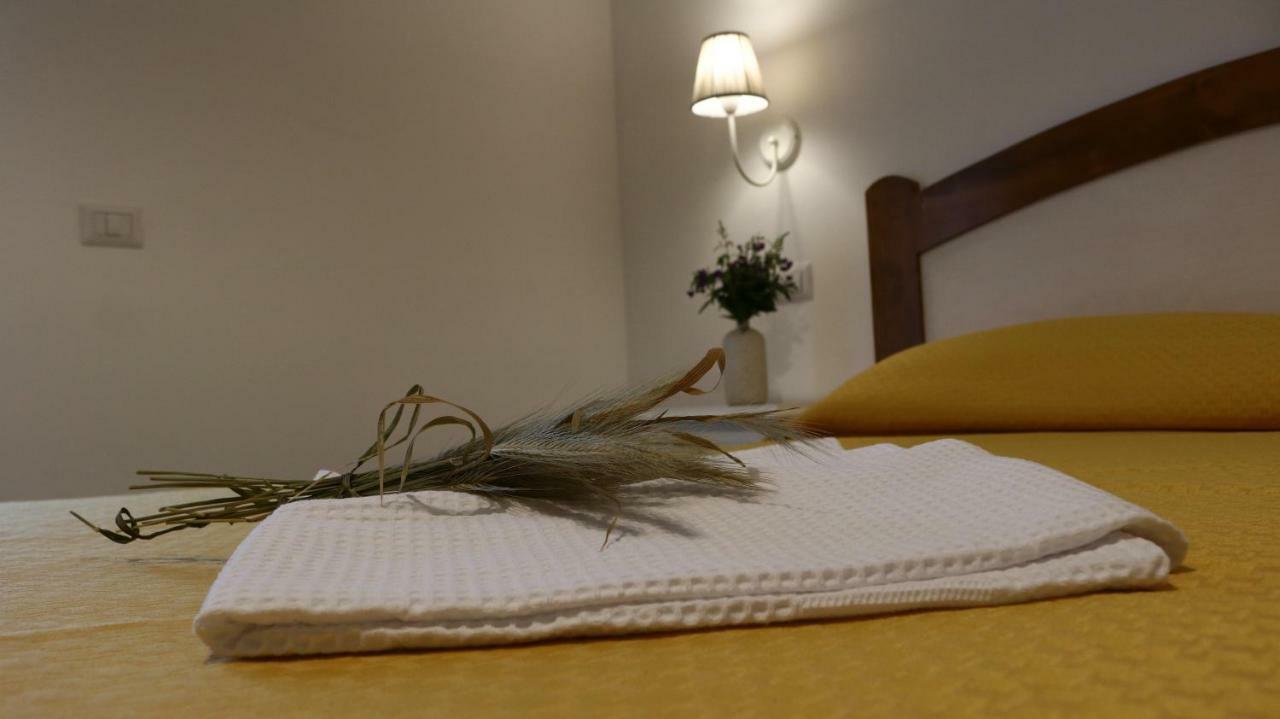 Casa Amigdala Bed & Breakfast กัสเตลลาบาเต ภายนอก รูปภาพ