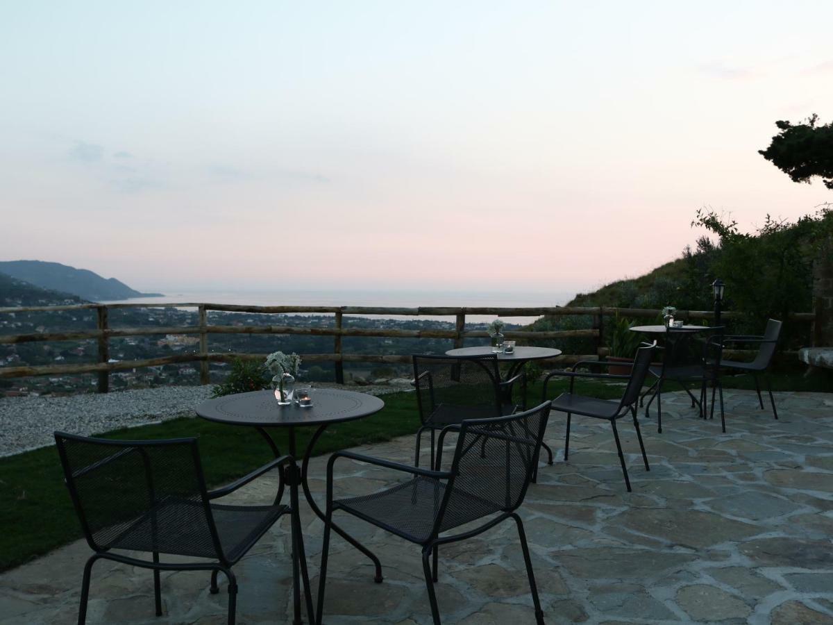 Casa Amigdala Bed & Breakfast กัสเตลลาบาเต ภายนอก รูปภาพ