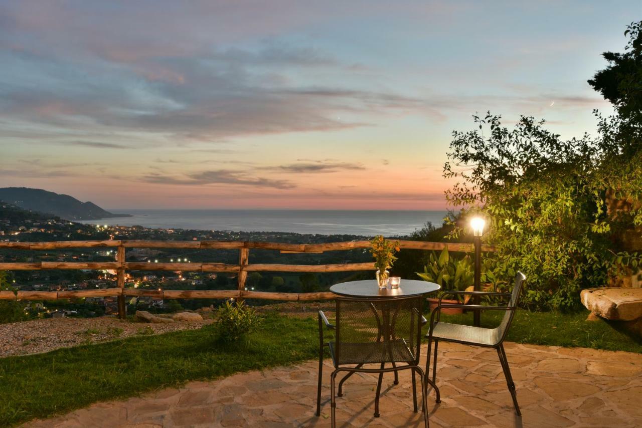 Casa Amigdala Bed & Breakfast กัสเตลลาบาเต ภายนอก รูปภาพ